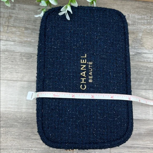 CHANEL Beauty Makeup Bag 2025 HOLIDAY LIMITED EDITION NIB AUTHENTIC - Picture 16 of 16
